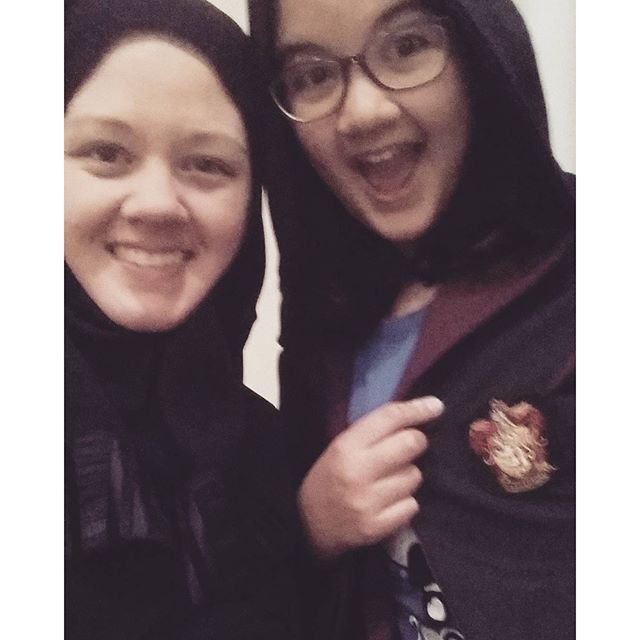 My little wizard is back after 9 long days of Disney vacationing with her dad and cousins. I missed her so much it actually hurt! She's intending to use this robe as an abaya and she has my full supprt 😆